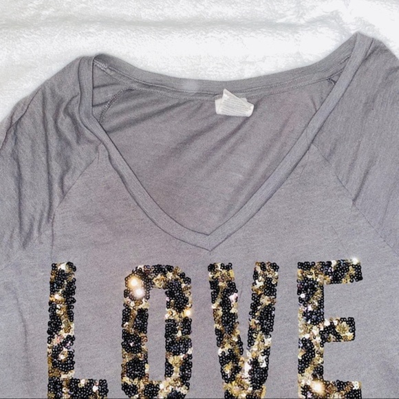 Sequins v neck top - Picture 4 of 5